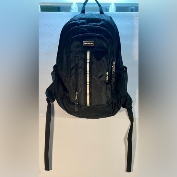 EASTSPORT BACKPACK IN LIKE NEW CONDITION DIMENSIONS 13X18X6 - Picture 1 of 4